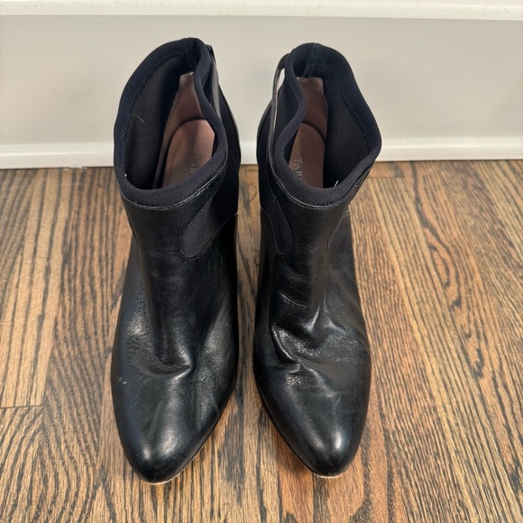 Taryn Rose Tampa Black Leather Pointed Toe Heeled Booties size 8 - Picture 2 of 7